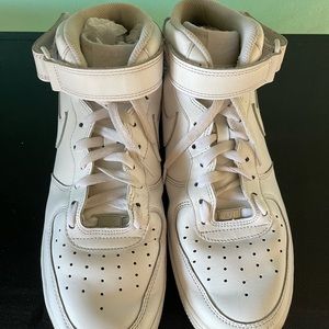 Nike Airforce 1s high top